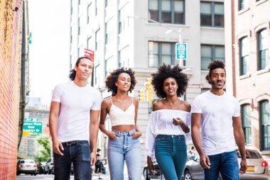 Zaman togeher New York'ta harcama arkadaş grubu