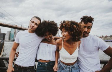 Zaman togeher New York'ta harcama arkadaş grubu