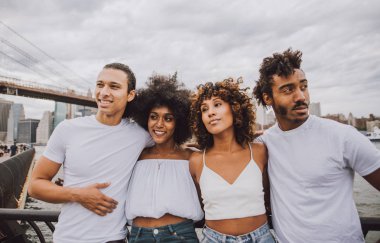 Zaman togeher New York'ta harcama arkadaş grubu