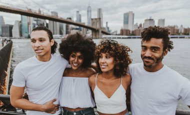 Zaman togeher New York'ta harcama arkadaş grubu