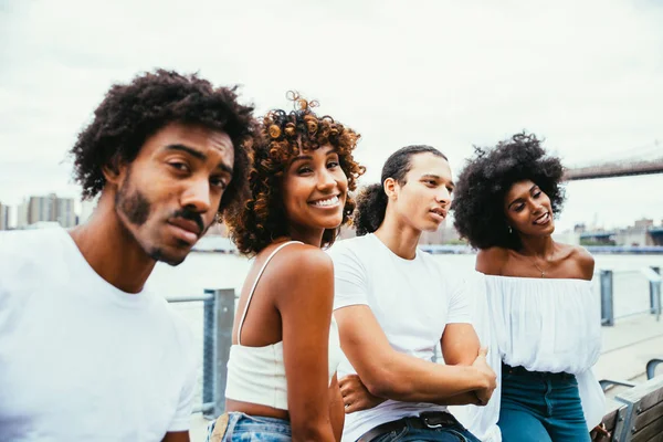 Grupo Amigos Pasando Tiempo Juntos Ciudad Nueva York —  Fotos de Stock