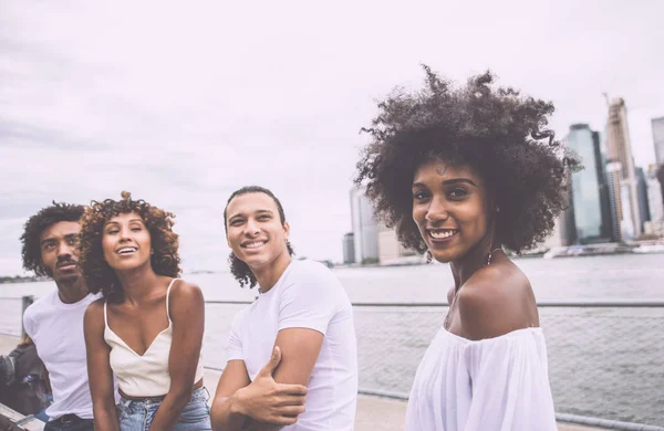 Grupo Amigos Pasando Tiempo Juntos Ciudad Nueva York —  Fotos de Stock