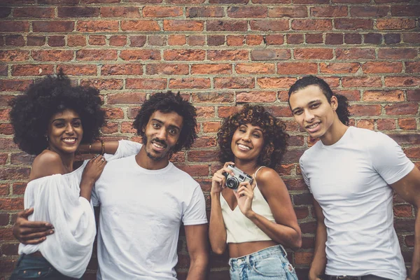 Grupo Amigos Pasando Tiempo Juntos Ciudad Nueva York —  Fotos de Stock