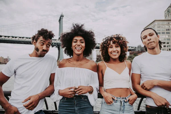 Grupo Amigos Pasando Tiempo Juntos Ciudad Nueva York —  Fotos de Stock