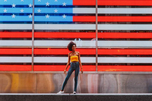 Menina Bonita Jovem Andando Time Square Manhattan Conceitos Estilo Vida — Fotografia de Stock