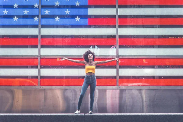 Joven Chica Hermosa Caminando Time Square Manhattan Conceptos Estilo Vida — Foto de Stock