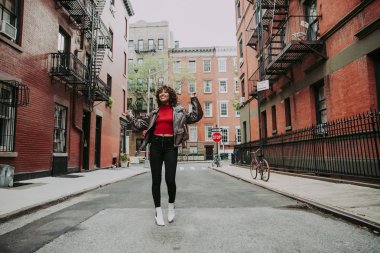 New york City, new Yorklular ve yaşam tarzı hakkında kavram yürümeye güzel kız