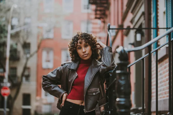 Menina Bonita Andando Cidade Nova Iorque Conceito Sobre Novos Yorkers — Fotografia de Stock