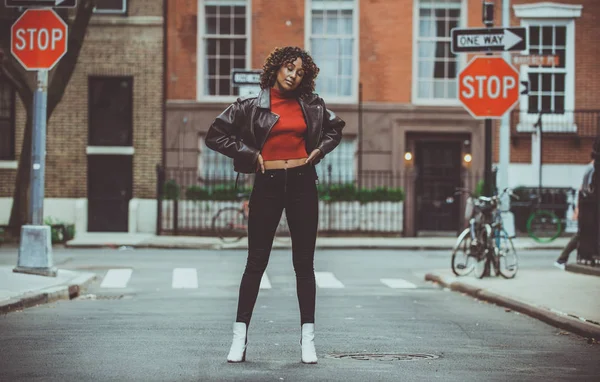 Menina Bonita Andando Cidade Nova Iorque Conceito Sobre Novos Yorkers — Fotografia de Stock