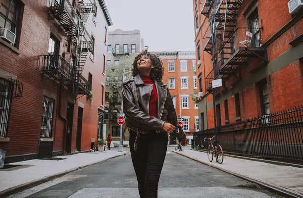 Menina Bonita Andando Cidade Nova Iorque Conceito Sobre Novos Yorkers — Fotografia de Stock