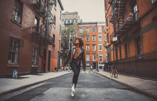 Menina Bonita Andando Cidade Nova Iorque Conceito Sobre Novos Yorkers — Fotografia de Stock