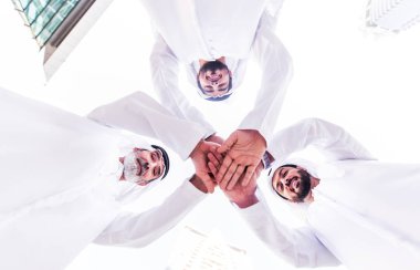 planlar yapan işadamları Dubai