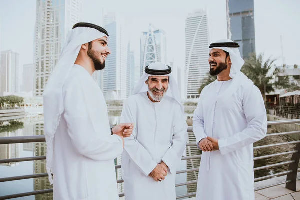 Empresarios Dubai Haciendo Planes — Foto de Stock