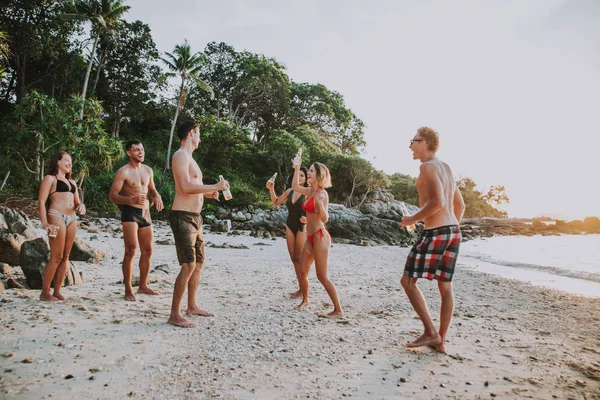 Group Friends Having Fun Beach Lonely Island — Stock Photo, Image