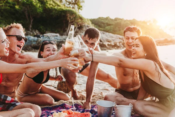 Szórakozás Strandon Egy Magányos Szigeten Baráti — Stock Fotó