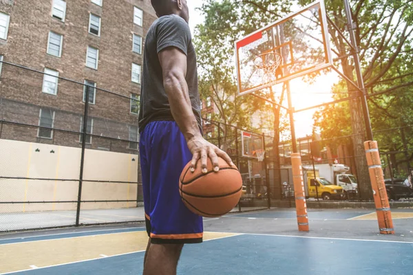 Afro American Basketbalový Hráč Trénink Hřišti New Yorku Sportive Muž — Stock fotografie
