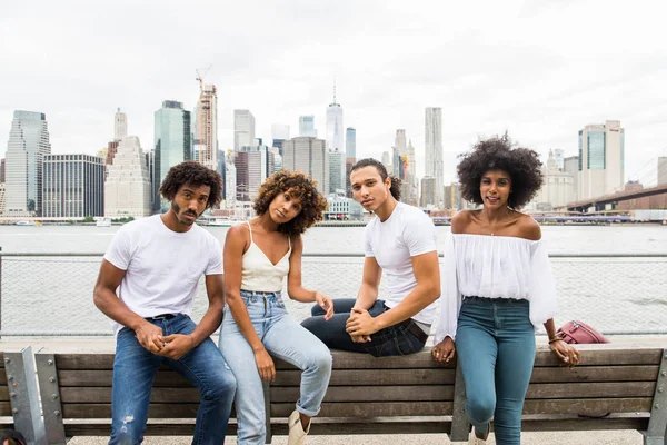 Gruppo Amici Afroamericani Legati Manhattan New York Giovani Adulti Che — Foto Stock