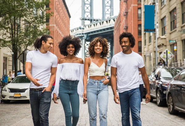 Groep Afroamerican Vrienden Bonding Manhattan New York Jonge Volwassenen Plezier — Stockfoto