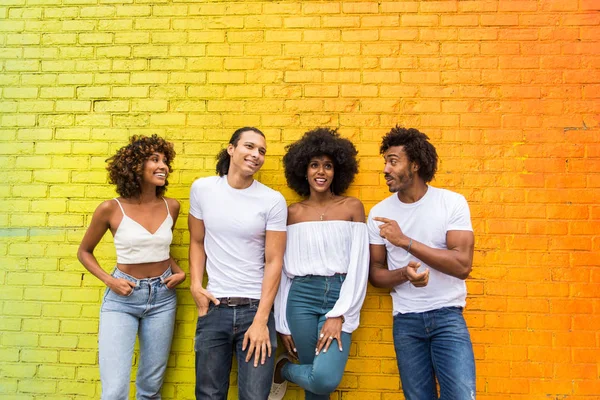 Grupo Amigos Afroamericanos Que Unen Manhattan Nueva York Adultos Jóvenes — Foto de Stock