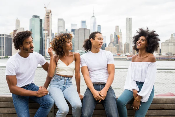 Grupo Amigos Afroamericanos Que Unen Manhattan Nueva York Adultos Jóvenes —  Fotos de Stock