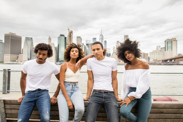 Gruppo Amici Afroamericani Legati Manhattan New York Giovani Adulti Che — Foto Stock