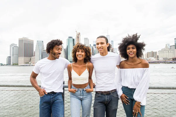 Groep Afroamerican Vrienden Bonding Manhattan New York Jonge Volwassenen Plezier — Stockfoto