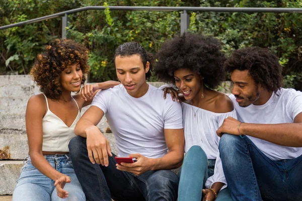 Grupo Amigos Afroamericanos Que Unen Manhattan Nueva York Adultos Jóvenes —  Fotos de Stock