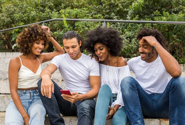 Grupo Amigos Afroamericanos Que Unem Manhattan Nova York Jovens Adultos — Fotografia de Stock