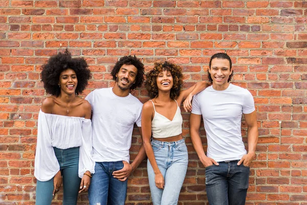 Grupo Amigos Afroamericanos Que Unem Manhattan Nova York Jovens Adultos — Fotografia de Stock