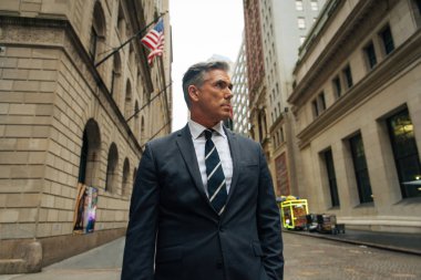 Üst düzey şirket yöneticisi ile zarif uygun açık havada - New York işadamı