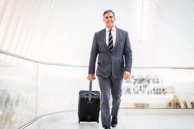 Üst düzey şirket yöneticisi ile zarif uygun açık havada - New York işadamı