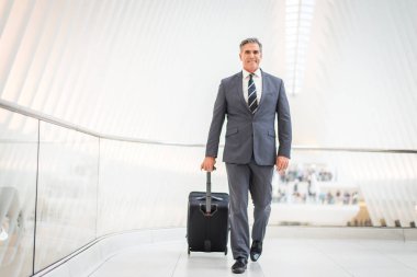 Üst düzey şirket yöneticisi ile zarif uygun açık havada - New York işadamı