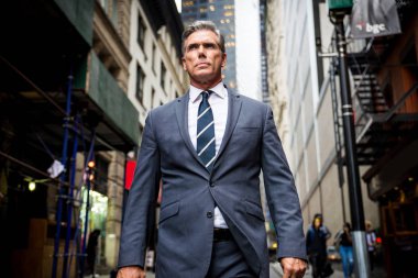 Üst düzey şirket yöneticisi ile zarif uygun açık havada - New York işadamı