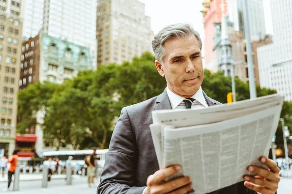 Gerente Corporativo Senior Con Traje Elegante Aire Libre Empresario Nueva — Foto de Stock