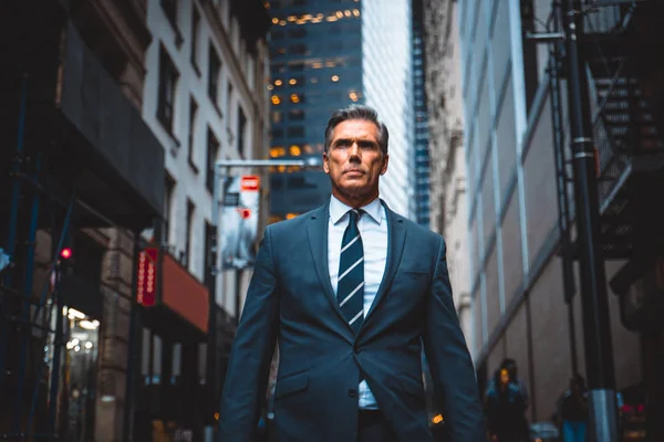 Senior Corporate Manager Mit Elegantem Anzug Freien Geschäftsmann New York — Stockfoto