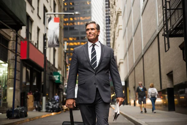 Senior Corporate Manager Mit Elegantem Anzug Freien Geschäftsmann New York — Stockfoto