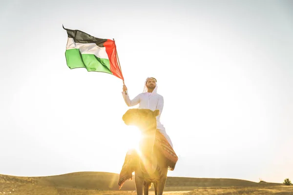 Handsome Middle Eastern Man Kandura Gatra Riding Camel Desert — Stock Photo, Image