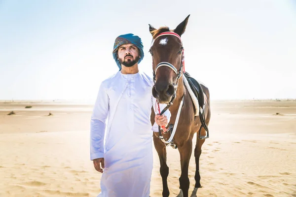 Middle Eastern Handsome Man Typical Emirates Dress Riding Arabic Horse — Stock Photo, Image