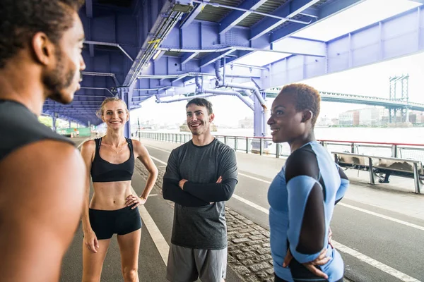 Grupo Multi Étnico Corredores Treinando Livre Pessoas Esportivas Correndo Rua — Fotografia de Stock