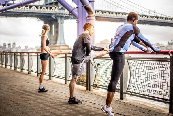 Multi Etnická Skupina Běžců Trénink Venku Sportive Lidí Běžících Ulici — Stock fotografie