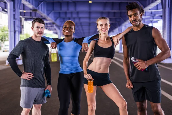 Grupo Multi Étnico Corredores Treinando Livre Pessoas Esportivas Correndo Rua — Fotografia de Stock