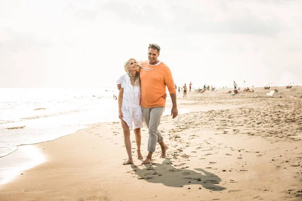 Schönes Glückliches Seniorenpaar Beim Dating Freien Junges Ehepaar Hat Spaß — Stockfoto