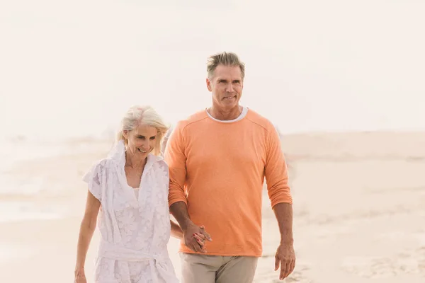 Vackra Lyckliga Senior Par Dating Utomhus Ungdomlig Gift Par Att — Stockfoto