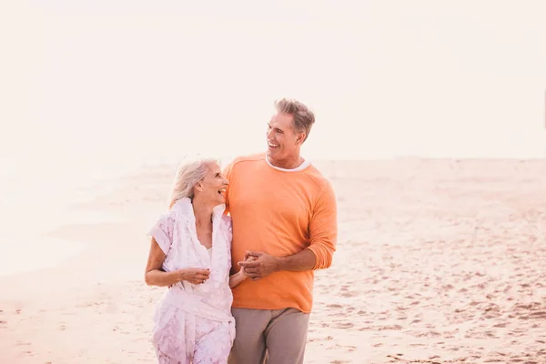 Hermosa Pareja Ancianos Felices Citas Aire Libre Pareja Casada Joven —  Fotos de Stock