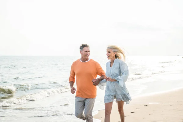 Schönes Glückliches Seniorenpaar Beim Dating Freien Junges Ehepaar Hat Spaß — Stockfoto