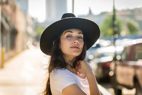 Schöne Frau in New York — Stockfoto