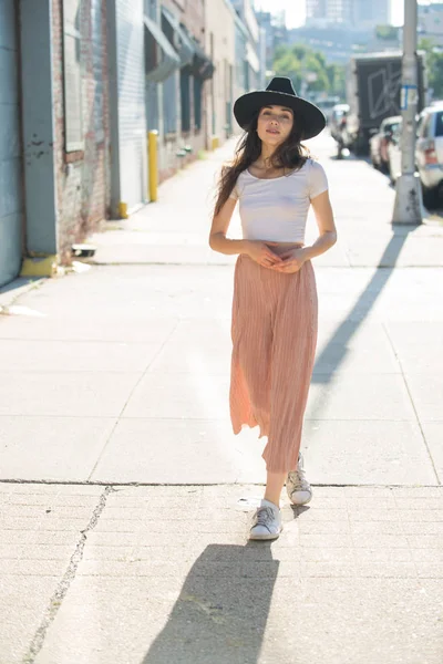 뉴욕에서 아름 다운 여자 — 스톡 사진