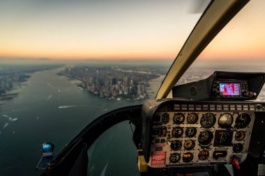 Helikopter turunda New York şehri