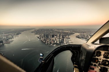 Helikopter turunda New York şehri