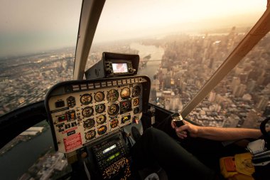 Helikopter turunda New York şehri